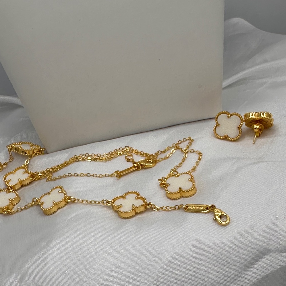 18K Gold Plated White Clover Set - Picture 7 of 8